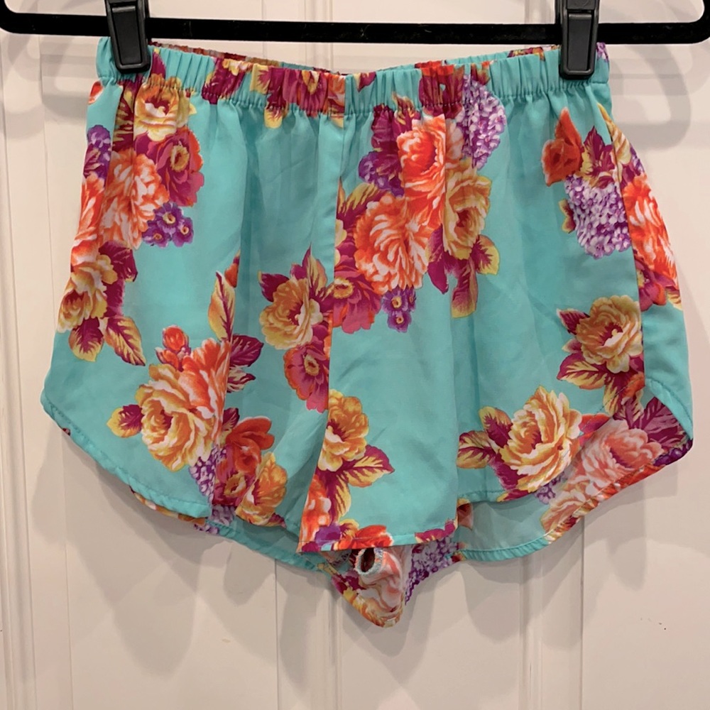 Boutique Floral Flowy Shorts
